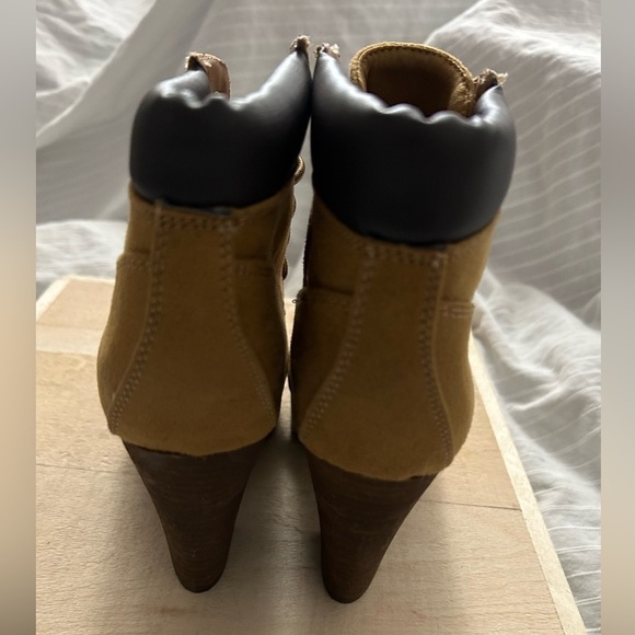 Shi By Journey Womens Rain Tan Stacked Heel Ankle Bootie Tan Nubuck Size 7 M - Picture 8 of 8
